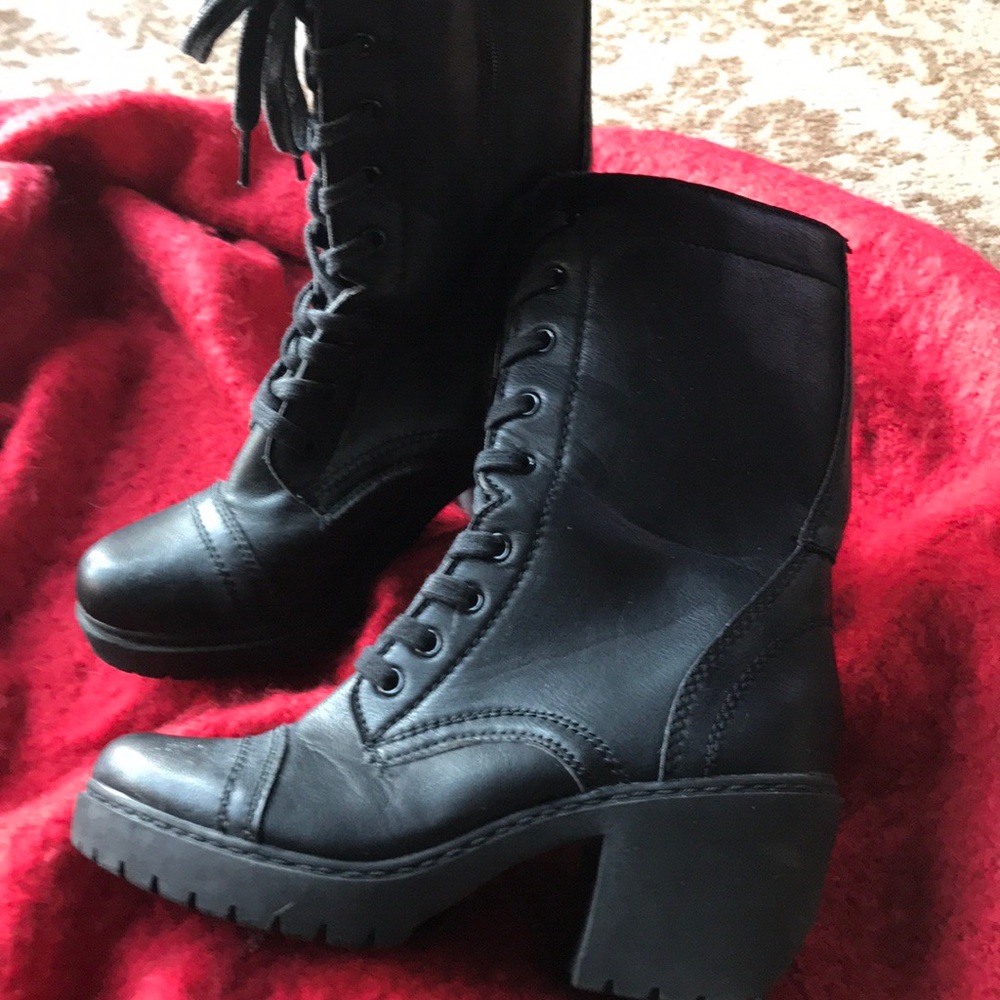Combat boots